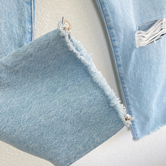 Levi's 501 Cropped Jean High Rise Straight Leg Distressed Light Wash Sz 27 x 26 - Picture 5 of 9